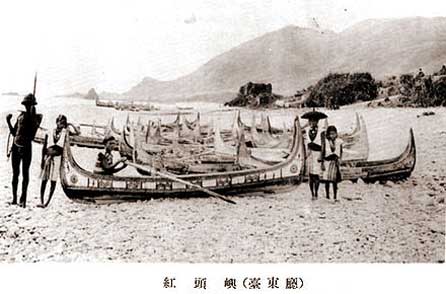 a black and white photo from 1931 of a beach with people standing among many tatalas