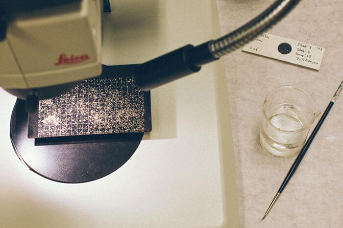 a microscope with a tray containing tiny forams